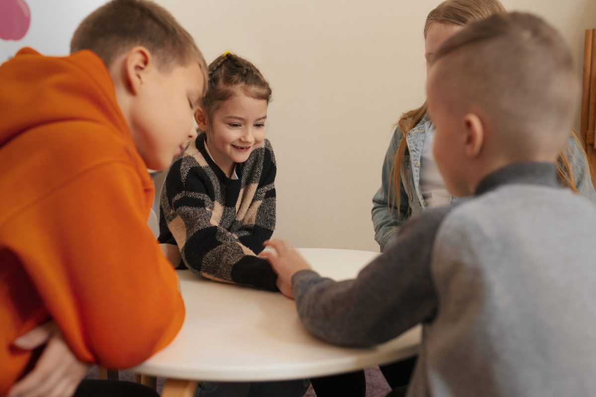 medium-shot-kids-spending-time-school medium-shot-kids-spending-time-school